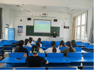 融合創(chuàng)新，引領(lǐng)未來(lái)——陳明輝博士為化環(huán)學(xué)院學(xué)子解析教育科技前沿